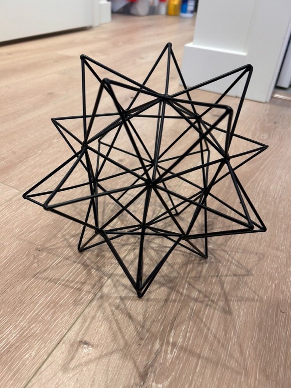 Black metal geometric star decor